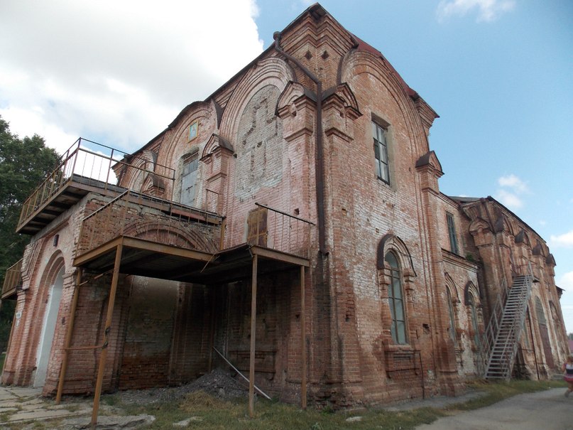 Стены курьинской церкви подготовлены к реставрации